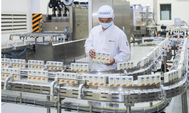 Vinamilk[-]“xông[-]đất”[-]năm[-]mới[-]với[-]lô[-]hàng[-]lớn[-]xuất[-]khẩu[-]đi[-]Trung[-]Quốc